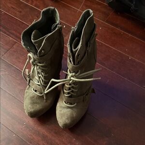 Stylish Women's Lace-Up Boots